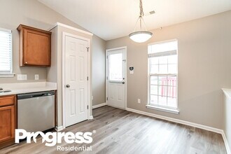 5720 Shining Oak Ln in Charlotte, NC - Building Photo - Building Photo