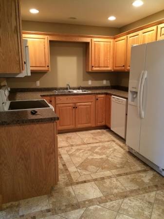 Cobblestone Circle Apartment in Waterloo, IA - Building Photo
