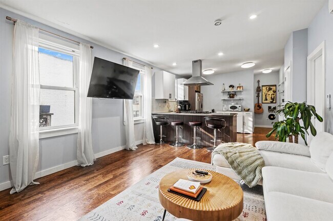 102 Colgate St in Jersey City, NJ - Building Photo - Building Photo
