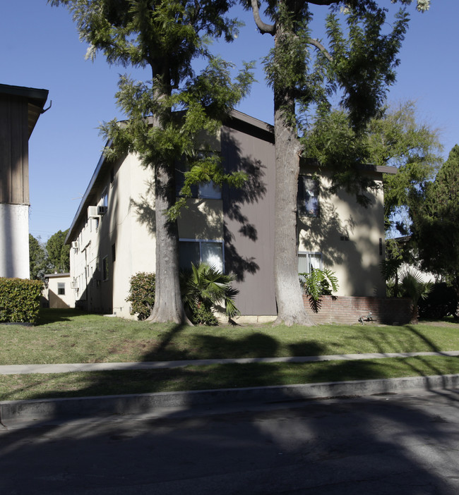 Park Place Apartments in Reseda, CA - Building Photo - Building Photo