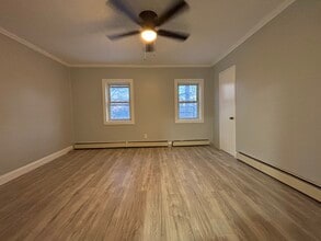 318 E 1st Ave in Roselle, NJ - Foto de edificio - Building Photo