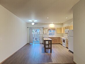 11102 179th Ave Ct E in Sumner, WA - Foto de edificio - Building Photo