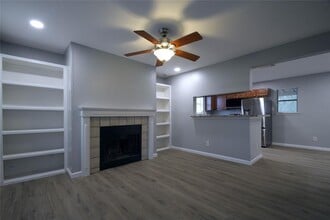 3007 W Slaughter Ln in Austin, TX - Building Photo - Building Photo