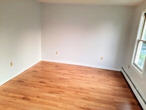8 Mulberry St, Unit 2 in Claremont, NH - Building Photo - Building Photo