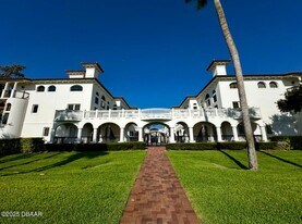 5090 Riverside Dr, Unit 103 in Port Orange, FL - Building Photo