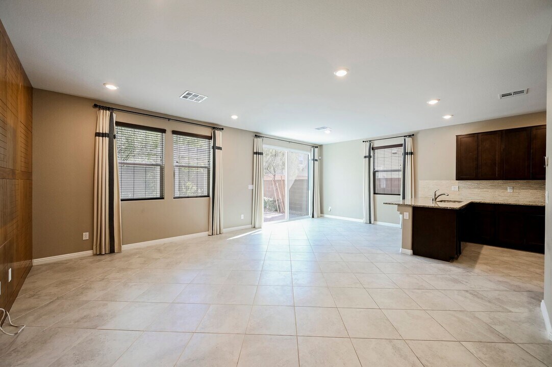 7104 Blissful Peak St in N Las Vegas, NV - Building Photo