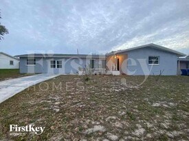 3641 Windham Dr in Holiday, FL - Building Photo