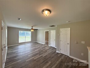 3211 Hubbard Rd in Charlotte, NC - Building Photo - Building Photo