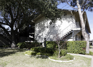 5711 Mccommas Blvd in Dallas, TX - Building Photo - Building Photo