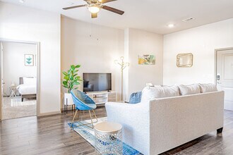 2301 1/2 Montopolis Dr in Austin, TX - Building Photo - Building Photo