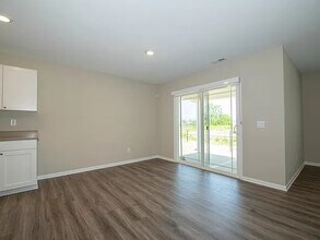654 Horsetail Dr in Greenfield, IN - Foto de edificio - Building Photo