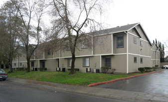 2401-2407 Yreka Ave Apartamentos