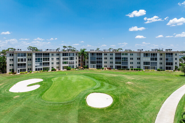 Seven Lakes Condominiums in Ft. Myers, FL - Building Photo - Building Photo