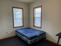 606 1/2 W Elm St, Unit 1 in Urbana, IL - Foto de edificio - Building Photo