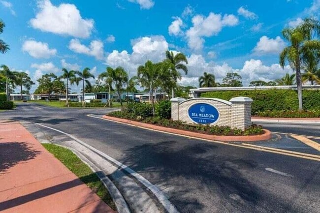 8888 Kings Dr in Boynton Beach, FL - Building Photo - Building Photo