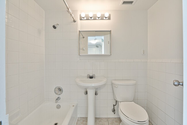 Avenue Road-484 in Toronto, ON - Building Photo - Building Photo