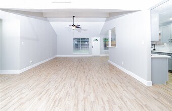 5823 Toddington Rd in Humble, TX - Building Photo - Building Photo