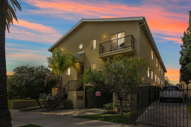 121 S Rampart Blvd, Unit 1