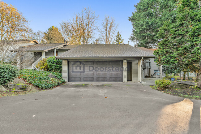 1117 Bellefield Park Ln in Bellevue, WA - Building Photo - Building Photo