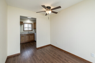 Arrowhead Apartments and Townhomes in La crosse, WI - Building Photo - Interior Photo