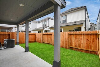 8408 Rising Stream Dr in Houston, TX - Building Photo - Building Photo