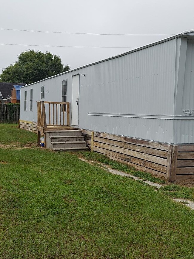 675 Airport Rd in Hinesville, GA - Building Photo - Building Photo