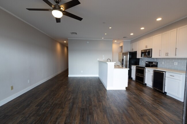 property at 401 Lakeside Ln