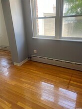 25-12 14th Pl-Unit -1 in Queens, NY - Foto de edificio - Building Photo