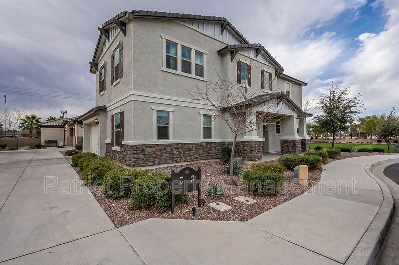 47 E Liberty Ln in Gilbert, AZ - Building Photo