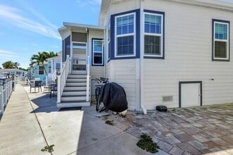 10701 S Ocean Dr, Unit 2-2102 in Jensen Beach, FL - Foto de edificio - Building Photo