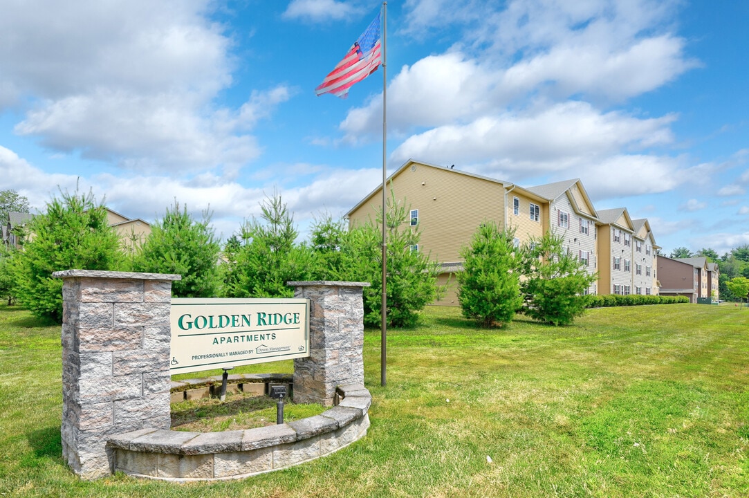 Golden Ridge Apartments in Monticello, NY - Foto de edificio