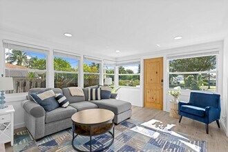 826 SE 4th Ave in Delray Beach, FL - Building Photo - Building Photo