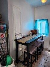 932 W 71st St-Unit -932 1/2 in Los Angeles, CA - Building Photo - Building Photo