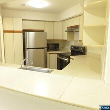 233 Village Cir Dr in Fort Lee, NJ - Foto de edificio - Building Photo