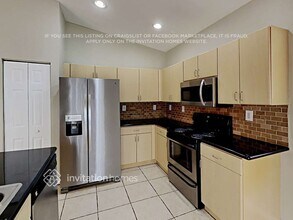 16175 SW 150th St in Miami, FL - Foto de edificio - Building Photo