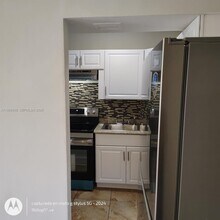 2079 NE 167th St in North Miami Beach, FL - Building Photo - Building Photo