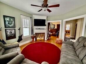 10 Pine Point Rd, Unit Apt 1 in Scarborough, ME - Foto de edificio - Building Photo