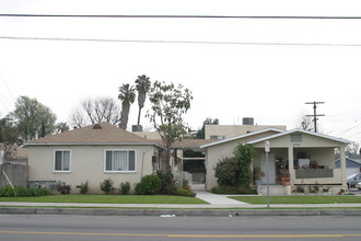 6700 Hazeltine Ave in Van Nuys, CA - Building Photo - Building Photo