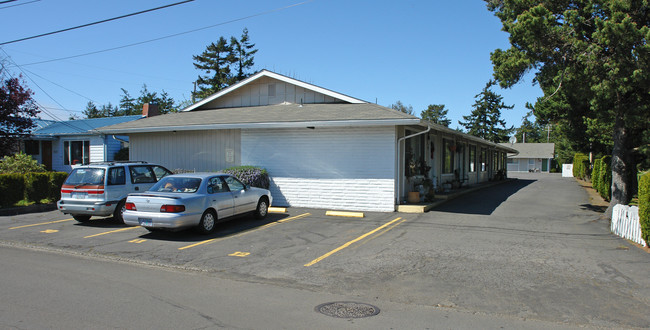 Gold Coast Apartments in Florence, OR - Building Photo - Building Photo