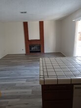 1558 Arnica Ln in Lancaster, CA - Foto de edificio - Building Photo