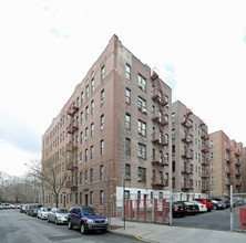 375 E Mosholu Pky N in Bronx, NY - Foto de edificio - Building Photo