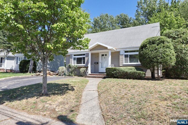 19 15th St in Fair Lawn, NJ - Building Photo - Building Photo