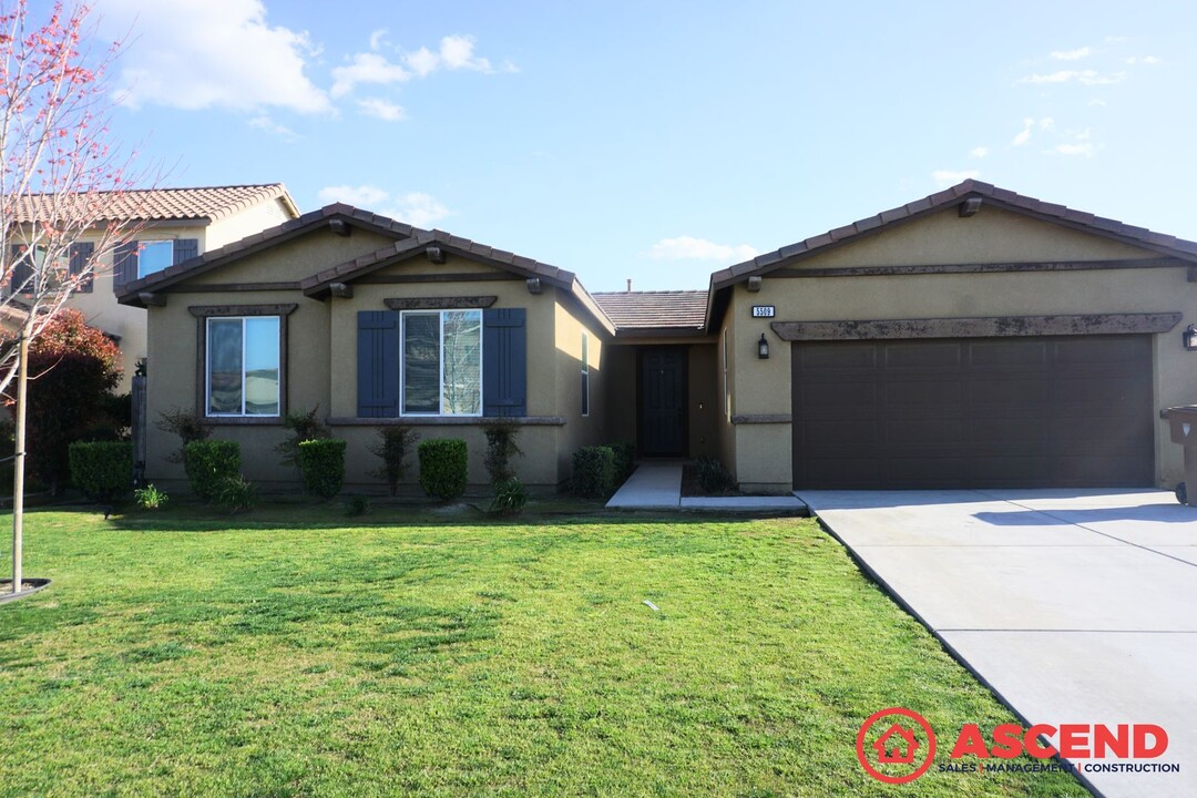 5509 Gozum Dr in Bakersfield, CA - Building Photo