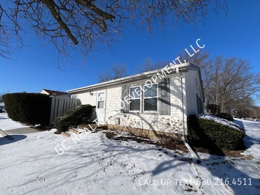 1952 Liberty Pl in Hoffman Estates, IL - Building Photo