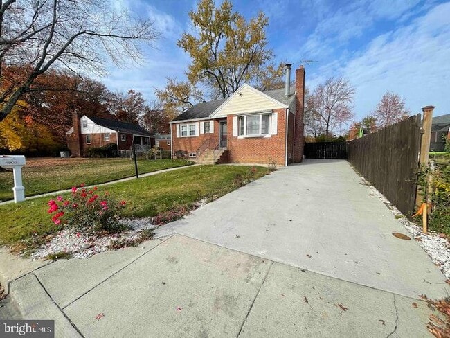4903 N Barnaby Ln in Temple Hills, MD - Building Photo - Building Photo