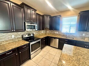 1912 Hawks View Dr in Ruskin, FL - Building Photo - Building Photo