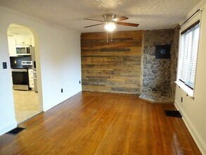 160 Mechanic St in Reinholds, PA - Foto de edificio - Building Photo