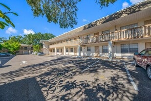 Breezy Palms in Largo, FL - Building Photo