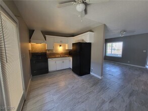 261 E Van Wagenen St in Henderson, NV - Building Photo - Building Photo