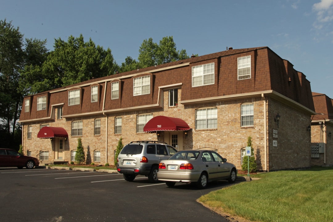 Hallmark Apartments in Louisville, KY - Building Photo